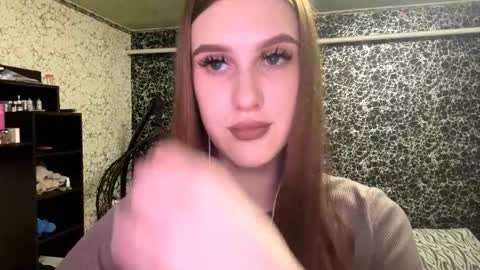 Gwen online show from 10-21-25, 08:09
