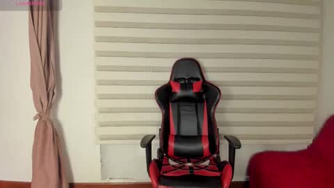 Snapshot of gwyneth_paltrow chatting on 12-05-25, 12:30 online show from 12-05-25, 12:30