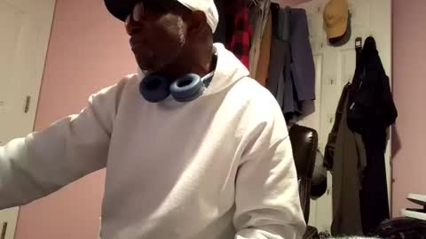 Snapshot of gyesaw1970 chatting on 11-28-25, 07:00 gyesaw1970 online show from 11-28-25, 07:00