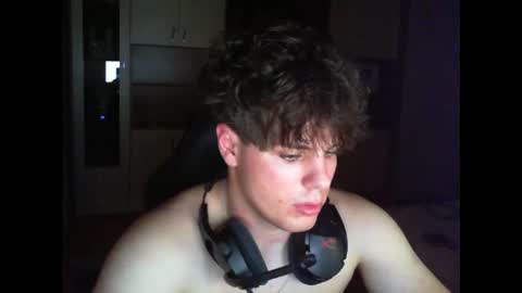 Snapshot of gymguy0505 chatting on 12-14-25, 10:03 gymguy0505 online show from 12-14-25, 10:03