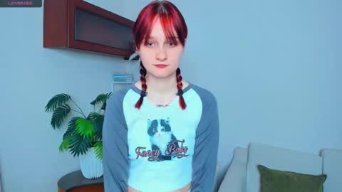 Kelly  Lilly online show from 11-08-25, 06:51