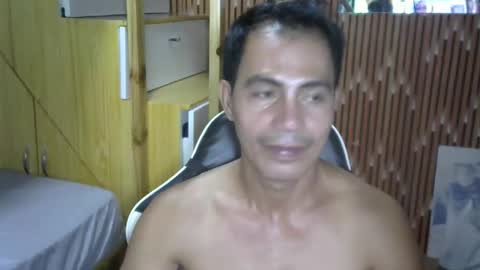 Snapshot of h0t2xh0ry chatting on 01-08-26, 12:57 Rue online show from 01-08-26, 12:57