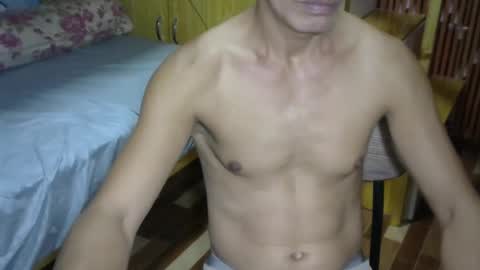 Snapshot of h0t2xh0ry chatting on 02-14-26, 06:21 Rue online show from 02-14-26, 06:21