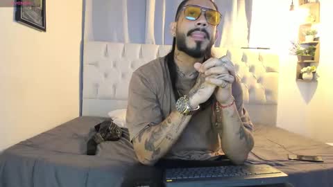 Snapshot of hache222 chatting on 01-15-25, 01:23 hache222 online show from 01-15-25, 01:23