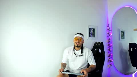 Snapshot of hache222 chatting on 02-18-25, 12:37 hache222 online show from 02-18-25, 12:37