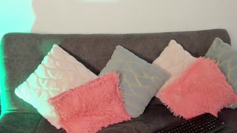 Hailee online show from 12-28-24, 03:04