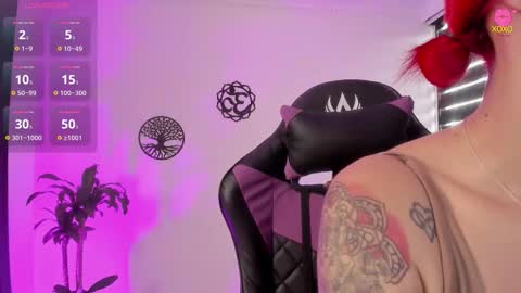 Hailee online show from 11-10-25, 03:44