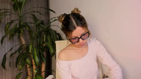 Snapshot of hailey_firee chatting on 11-11-25, 01:49 Hailey online show from 11-11-25, 01:49