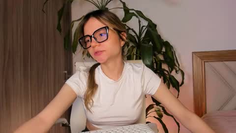 Snapshot of hailey_firee chatting on 11-20-25, 11:26 Hailey online show from 11-20-25, 11:26