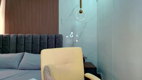 Hailey online show from 11-26-25, 01:28