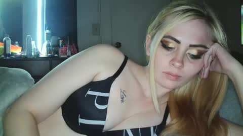 Hailey and d online show from 12-18-24, 07:58