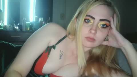 Hailey and d online show from 12-22-24, 05:12