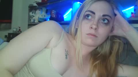 Hailey and d online show from 02-28-25, 01:15