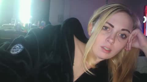 Hailey and d online show from 02-28-25, 05:59