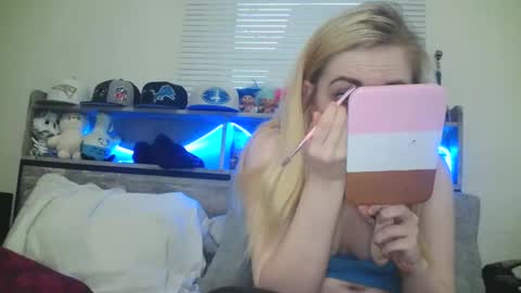 Hailey and d online show from 03-04-25, 11:00