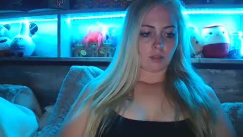 Hailey and d online show from 10-05-25, 11:13