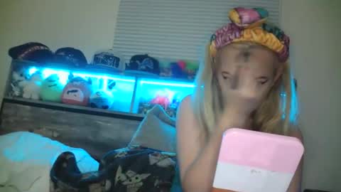 Hailey and d online show from 10-31-25, 12:33