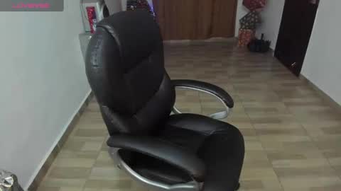 Snapshot of haileyevans chatting on 12-27-24, 05:31 Greth online show from 12-27-24, 05:31