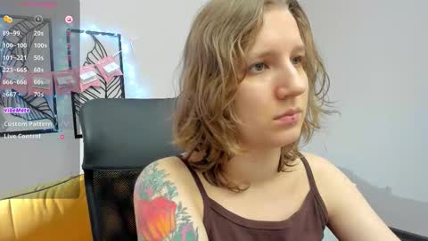 Snapshot of haileyfoxy chatting on 01-12-26, 10:42 Hailey online show from 01-12-26, 10:42