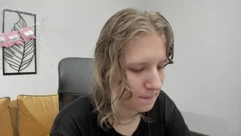 Snapshot of haileyfoxy chatting on 02-11-26, 11:26 Hailey online show from 02-11-26, 11:26