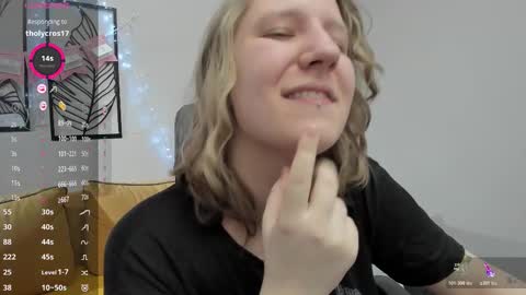 Snapshot of haileyfoxy chatting on 02-12-26, 01:06 Hailey online show from 02-12-26, 01:06