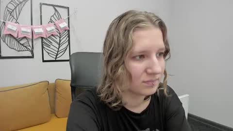 Snapshot of haileyfoxy chatting on 02-13-26, 12:01 Hailey online show from 02-13-26, 12:01