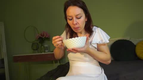 Hailey online show from 02-21-25, 04:29