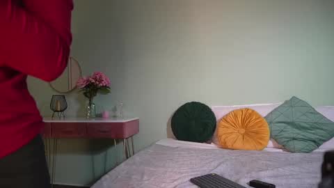 Hailey online show from 03-05-25, 04:24