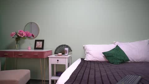 Hailey online show from 09-18-25, 03:08