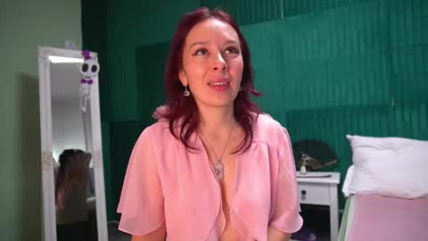 Hailey online show from 11-05-25, 04:23