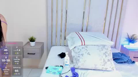 haileystonei online show from 10-06-25, 11:40