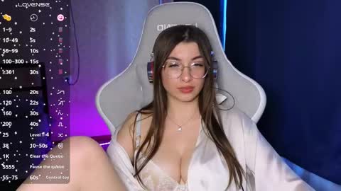 Snapshot of haily_heavenly chatting on 02-25-25, 02:11 HailyHeavenly online show from 02-25-25, 02:11