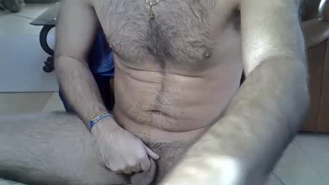Snapshot of hairydaduncut chatting on 11-28-25, 01:47 hairydaduncut online show from 11-28-25, 01:47