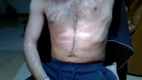 Snapshot of hairydaduncut chatting on 01-31-26, 09:35 hairydaduncut online show from 01-31-26, 09:35