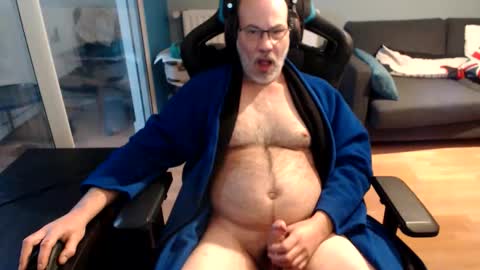 Snapshot of hairyman54 chatting on 11-30-25, 08:40 hairyman54 online show from 11-30-25, 08:40