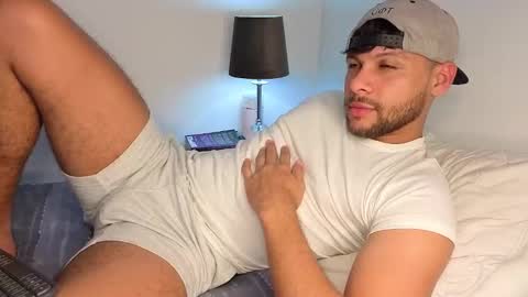 Independent       model  online show from 11-04-25, 11:37