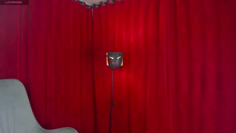 Snapshot of hakurukushka chatting on 12-30-24, 04:29 Haku Please help me with your thumbs up its important  online show from 12-30-24, 04:29