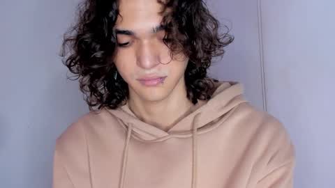 Snapshot of halan_jr chatting on 01-20-25, 10:15 halan online show from 01-20-25, 10:15