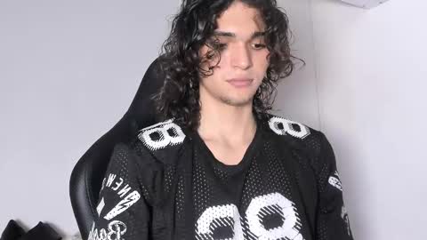 Snapshot of halan_jr chatting on 02-04-25, 01:34 halan online show from 02-04-25, 01:34