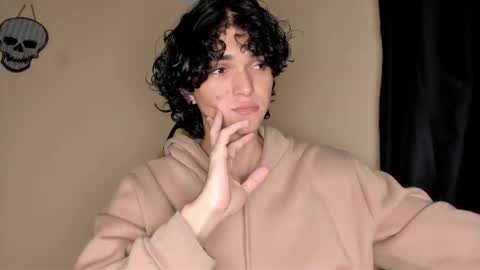 Snapshot of halan_jr chatting on 10-19-25, 07:42 halan online show from 10-19-25, 07:42