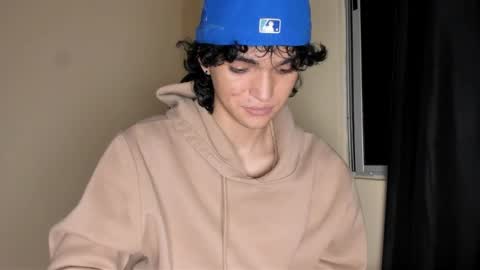 Snapshot of halan_jr chatting on 10-21-25, 01:39 halan online show from 10-21-25, 01:39