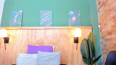 Halley Lorens online show from 02-13-26, 07:43