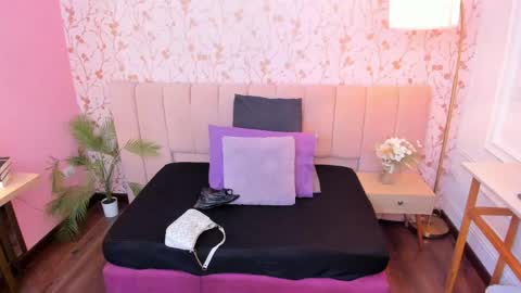 Snapshot of halleylorens chatting on 05-19-26, 06:58 Halley Lorens online show from 05-19-26, 06:58