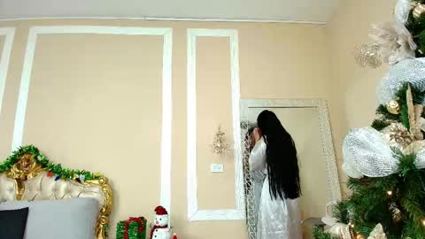 Hallie Stone online show from 12-21-25, 01:40