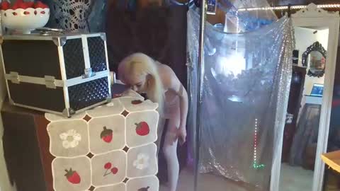 halovalentine online show from 01-02-25, 10:44