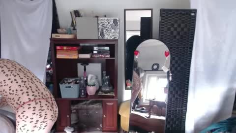 halovalentine online show from 09-25-25, 09:51