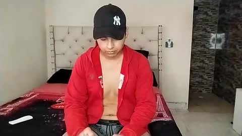 Snapshot of hamilton_17 chatting on 02-25-26, 06:06 Hamilton online show from 02-25-26, 06:06