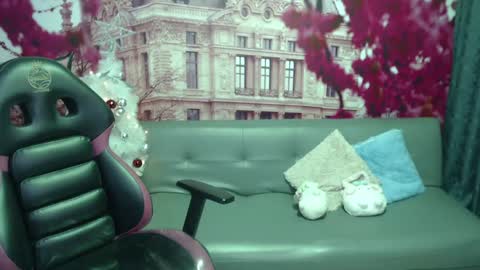 Hanaku  online show from 12-20-24, 02:05