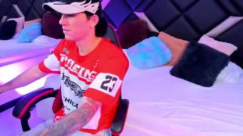 leonardfarrucknick and otis online show from 10-18-25, 05:32