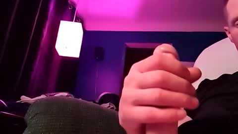 handsomerob42 online show from 10-05-25, 10:24